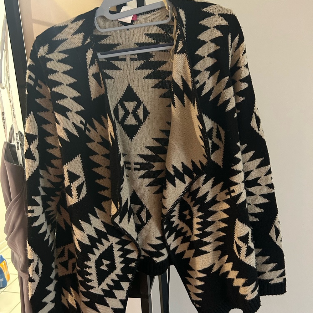 Black and tan wrap